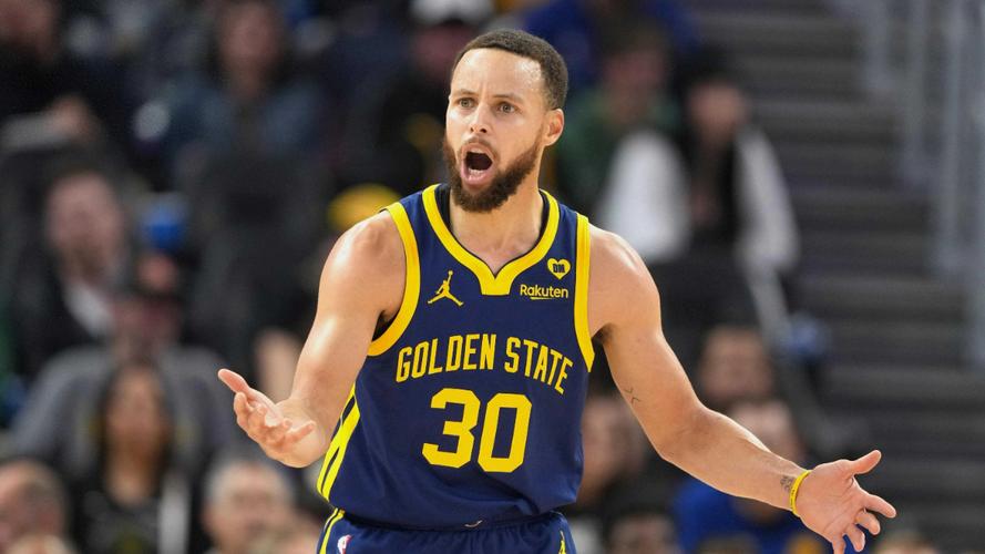 库里赛季前三战场均33.3分4.7助2.3断 三项命中率53/46/100%