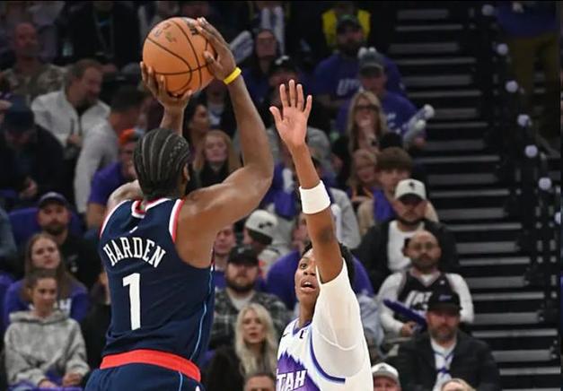 上一场被爵士暴揍&此役赢太阳27分 比尔：今晚我们的努力程度不同