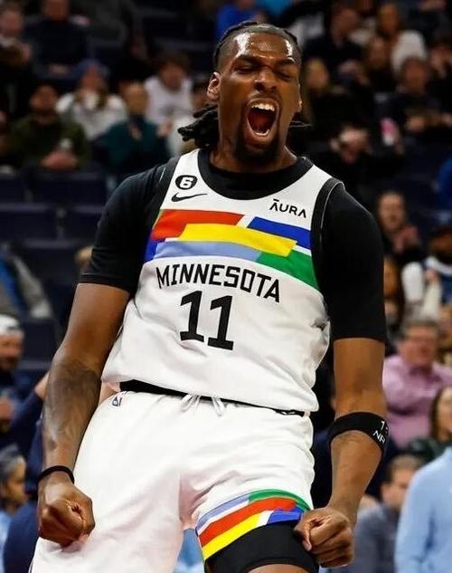 表现低迷！纳兹-里德9投2中得5分5板3助1断1帽 正负值-15