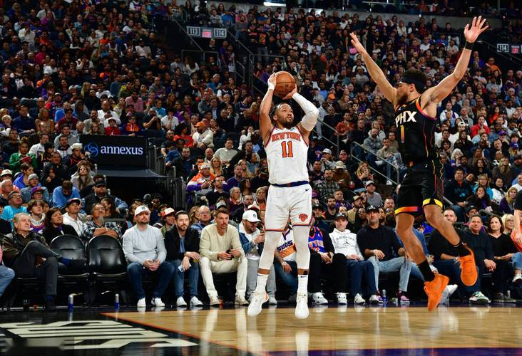 布克：与球队信任往往始于场外 夏天大家都待在队里投入训练