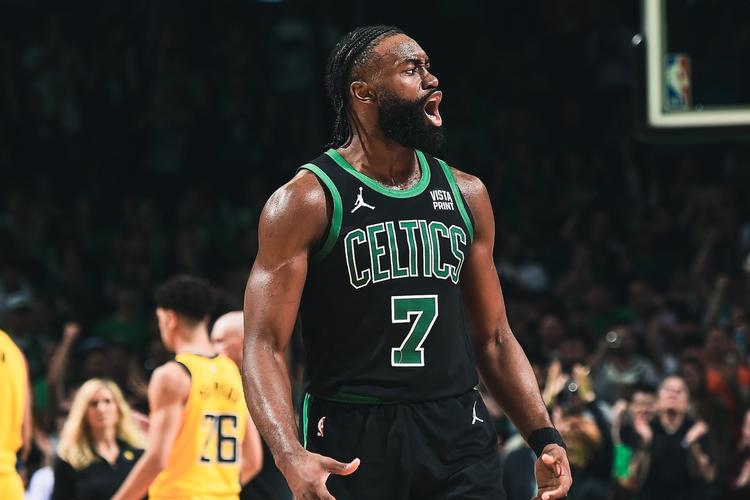 杰伦·布朗近5战场均31.2分7.8板4.8助1.6断 凯尔特人4胜1负